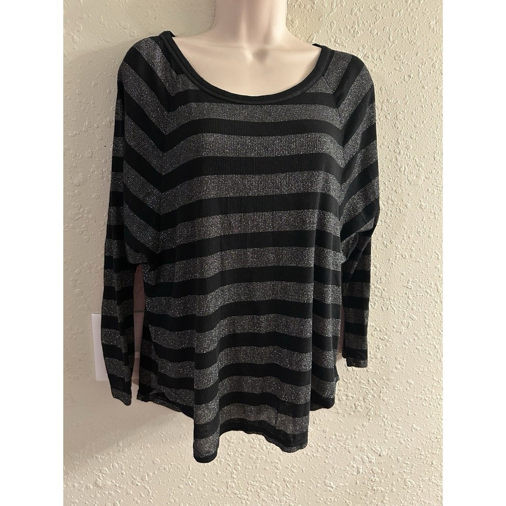 New medium American Eagle metallic stripe top #319*8